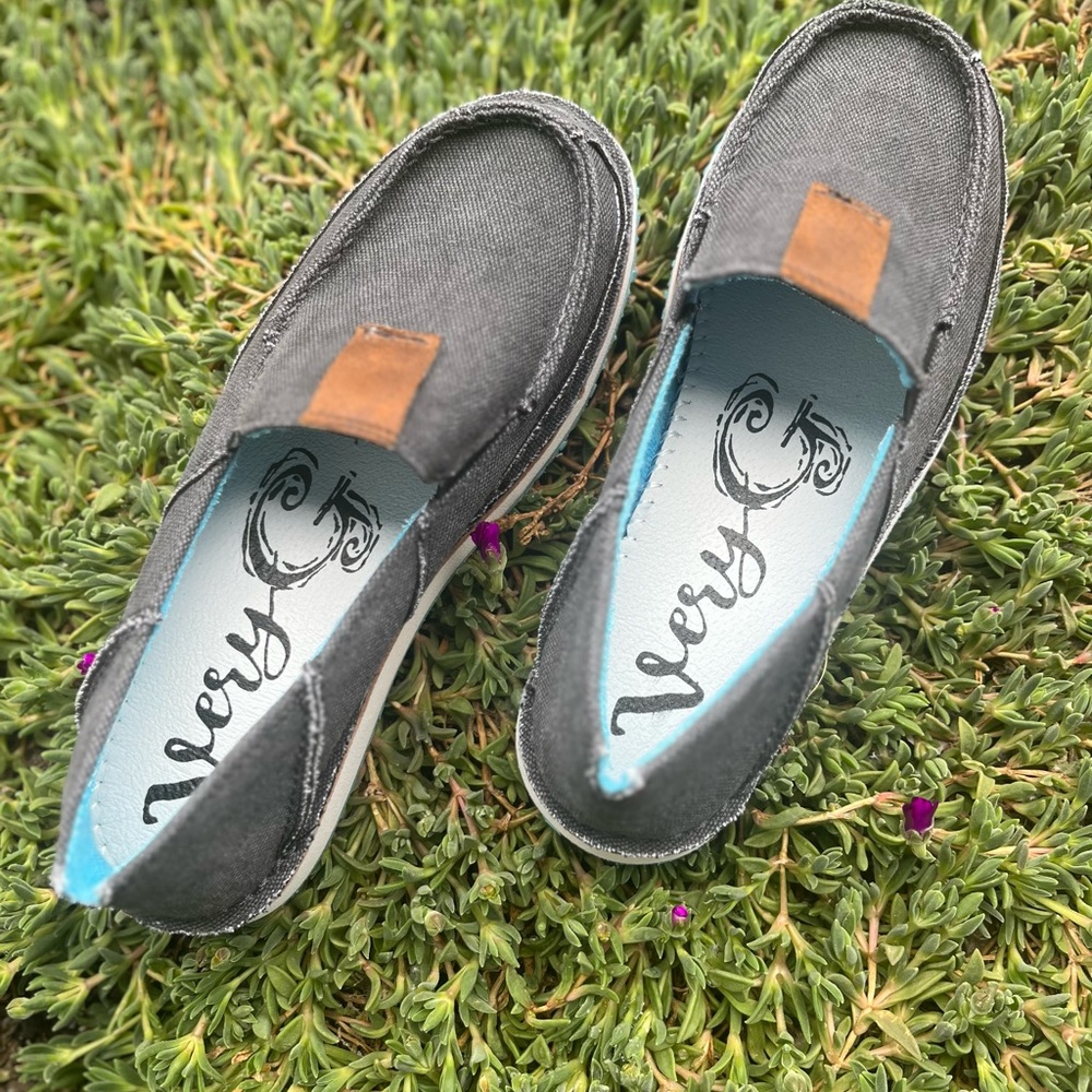 Slip ons - Picture 3 of 4